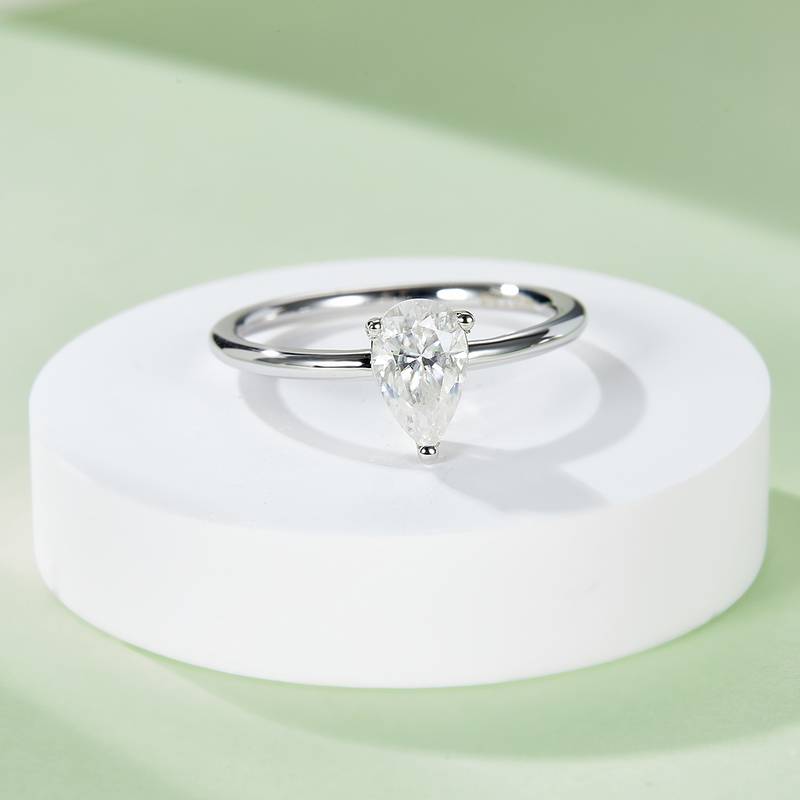 Classic梨形S925银镀白金MoissaniteWomen's Ring1.0ctD级